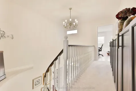 431 Naomi Crescent Mississauga ON L5B 3S7