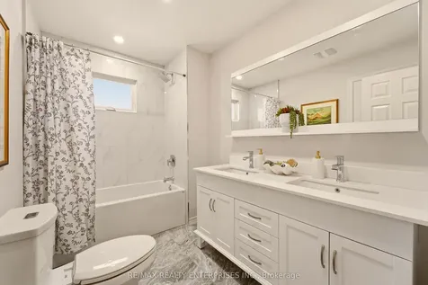 431 Naomi Crescent Mississauga ON L5B 3S7