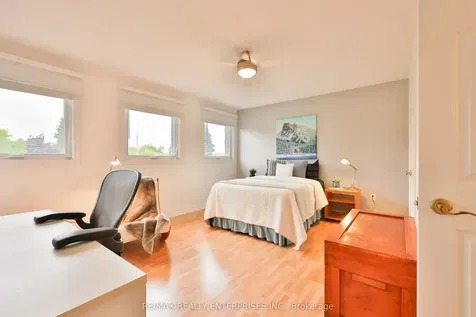 431 Naomi Crescent Mississauga ON L5B 3S7