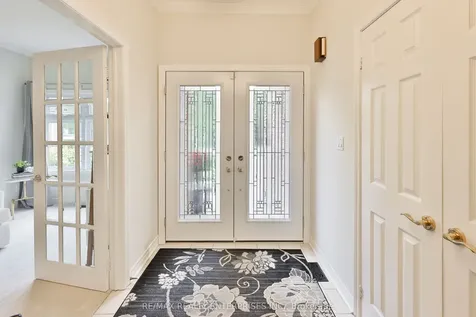 431 Naomi Crescent Mississauga ON L5B 3S7