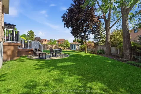 431 Naomi Crescent Mississauga ON L5B 3S7