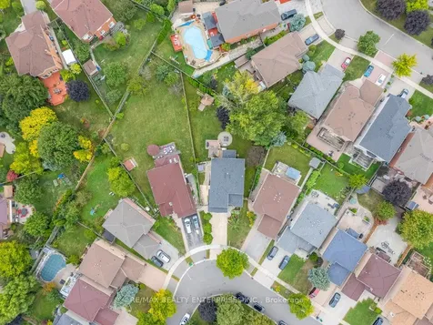 431 Naomi Crescent Mississauga ON L5B 3S7