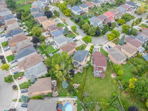 431 Naomi Crescent Mississauga ON L5B 3S7