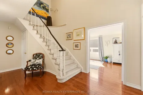 431 Naomi Crescent Mississauga ON L5B 3S7