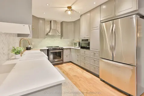 431 Naomi Crescent Mississauga ON L5B 3S7