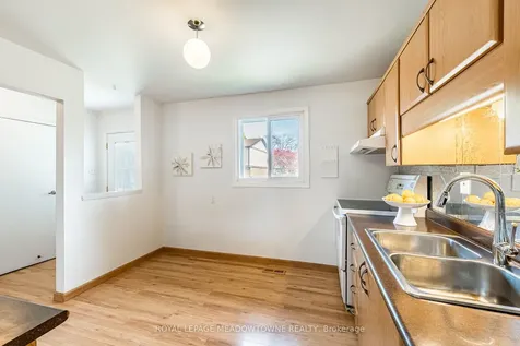 93 Hansen Road N Brampton ON L6V 3C8