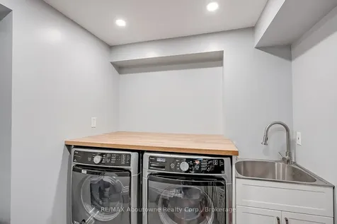 2470 Headon Forest Drive Burlington ON L7M 3X4