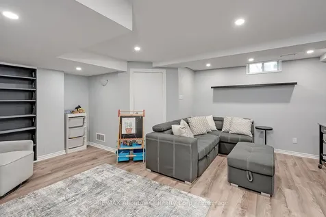 2470 Headon Forest Drive Burlington ON L7M 3X4