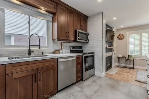 754 Hawkins Crescent Burlington ON L7S 2E2