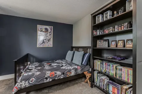 754 Hawkins Crescent Burlington ON L7S 2E2