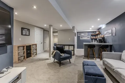 754 Hawkins Crescent Burlington ON L7S 2E2