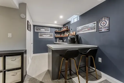 754 Hawkins Crescent Burlington ON L7S 2E2