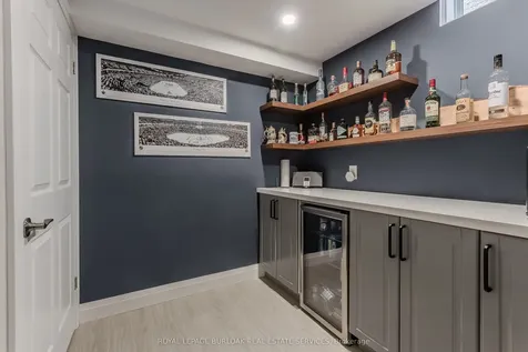 754 Hawkins Crescent Burlington ON L7S 2E2