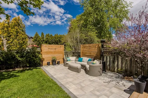 754 Hawkins Crescent Burlington ON L7S 2E2