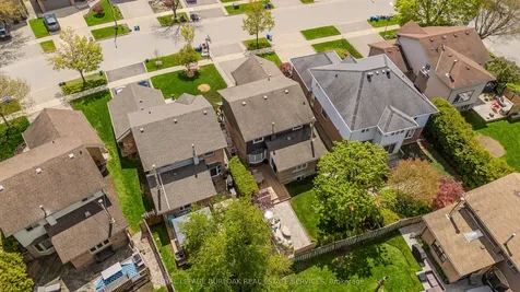 754 Hawkins Crescent Burlington ON L7S 2E2