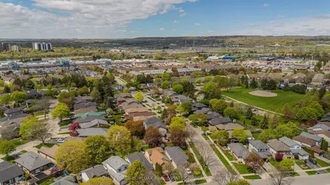 754 Hawkins Crescent Burlington ON L7S 2E2
