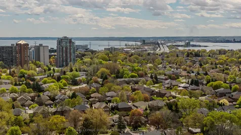 754 Hawkins Crescent Burlington ON L7S 2E2