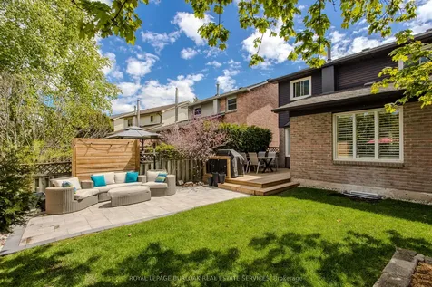 754 Hawkins Crescent Burlington ON L7S 2E2