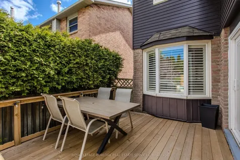 754 Hawkins Crescent Burlington ON L7S 2E2