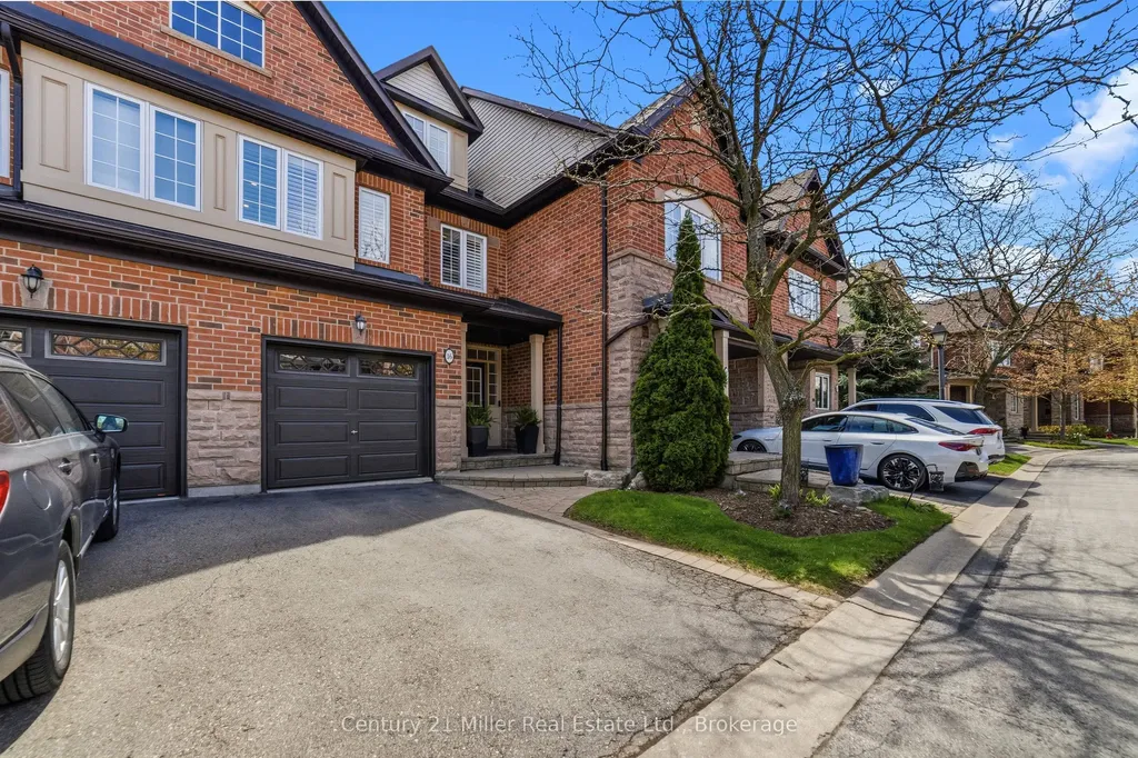 300 Ravineview Way Oakville ON L6H 7J1