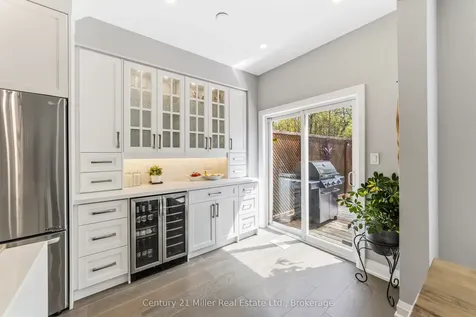 300 Ravineview Way Oakville ON L6H 7J1