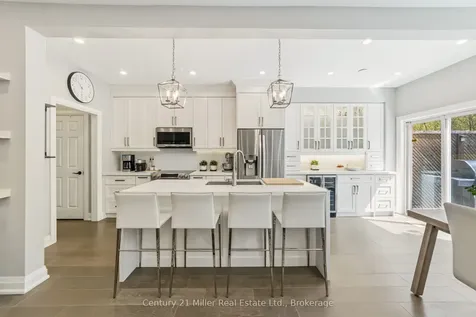 300 Ravineview Way Oakville ON L6H 7J1