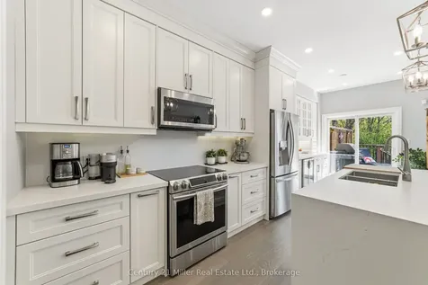 300 Ravineview Way Oakville ON L6H 7J1