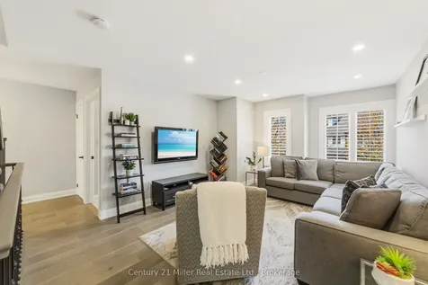 300 Ravineview Way Oakville ON L6H 7J1