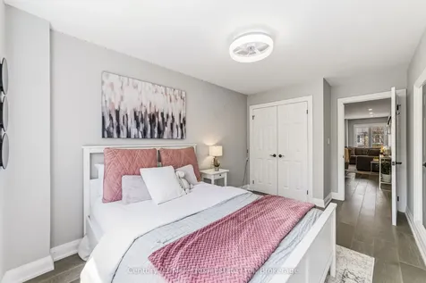 300 Ravineview Way Oakville ON L6H 7J1