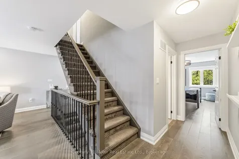 300 Ravineview Way Oakville ON L6H 7J1