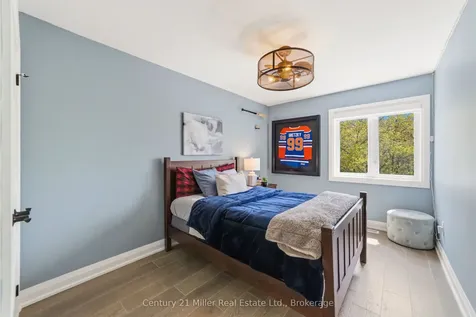 300 Ravineview Way Oakville ON L6H 7J1