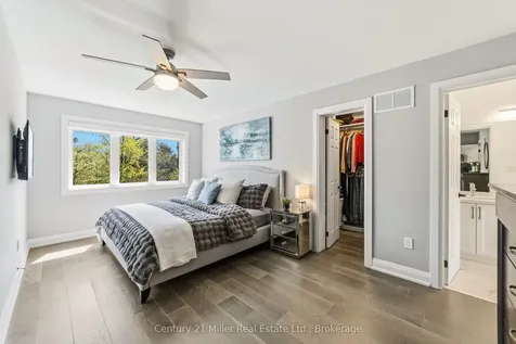 300 Ravineview Way Oakville ON L6H 7J1