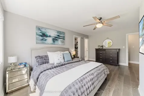 300 Ravineview Way Oakville ON L6H 7J1