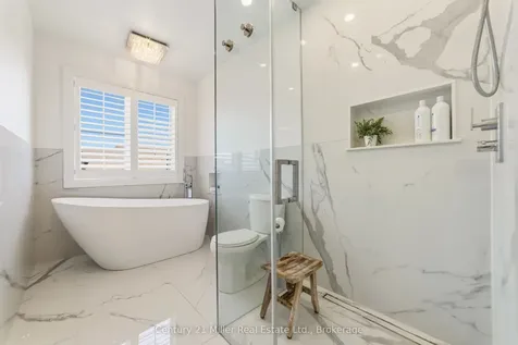 300 Ravineview Way Oakville ON L6H 7J1