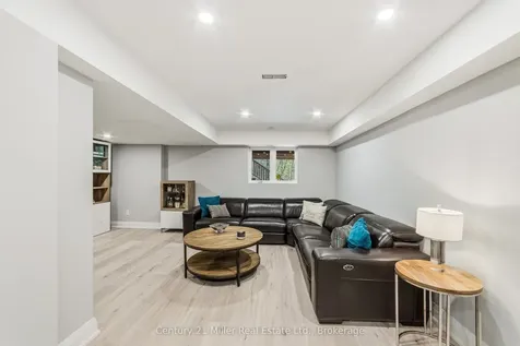 300 Ravineview Way Oakville ON L6H 7J1