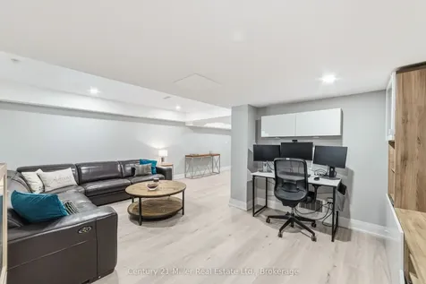 300 Ravineview Way Oakville ON L6H 7J1