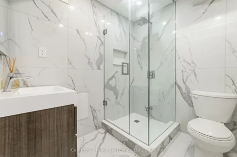 300 Ravineview Way Oakville ON L6H 7J1
