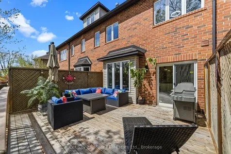 300 Ravineview Way Oakville ON L6H 7J1