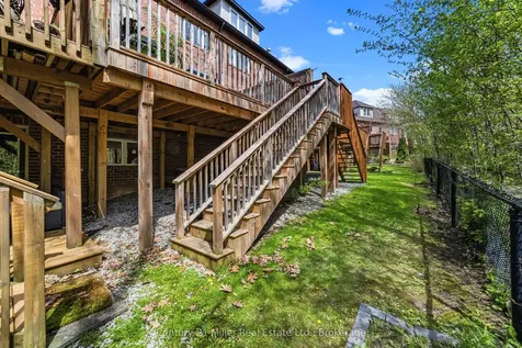 300 Ravineview Way Oakville ON L6H 7J1