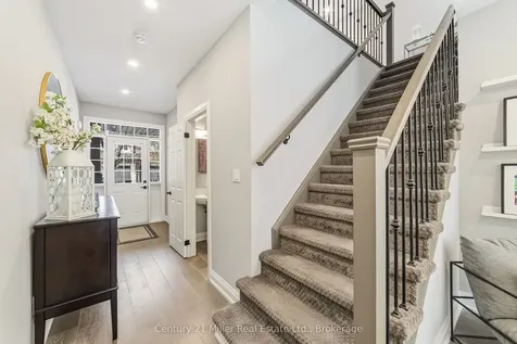 300 Ravineview Way Oakville ON L6H 7J1