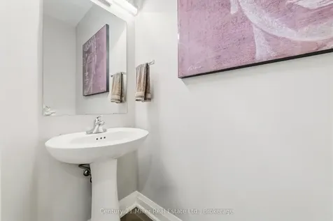 300 Ravineview Way Oakville ON L6H 7J1