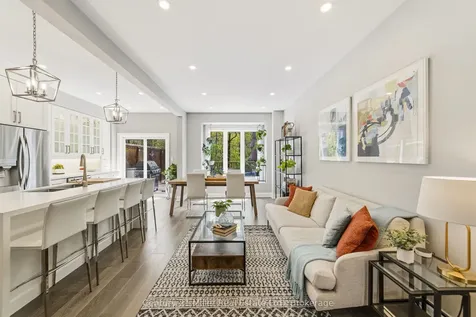 300 Ravineview Way Oakville ON L6H 7J1