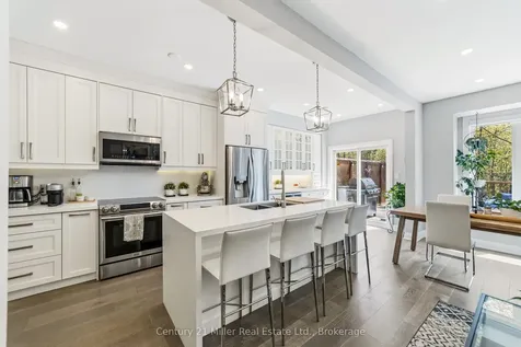 300 Ravineview Way Oakville ON L6H 7J1