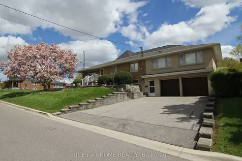 2 Manresa Lane Toronto ON M6L 1H4
