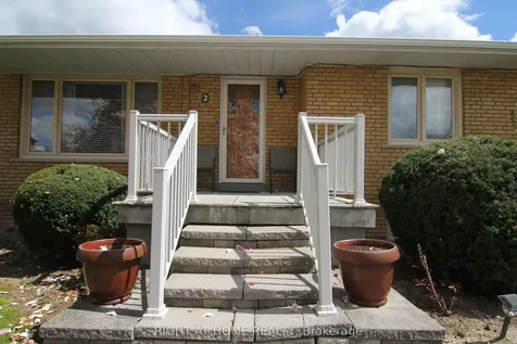 2 Manresa Lane Toronto ON M6L 1H4