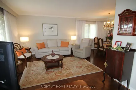 2 Manresa Lane Toronto ON M6L 1H4