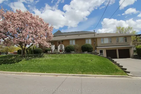 2 Manresa Lane Toronto ON M6L 1H4