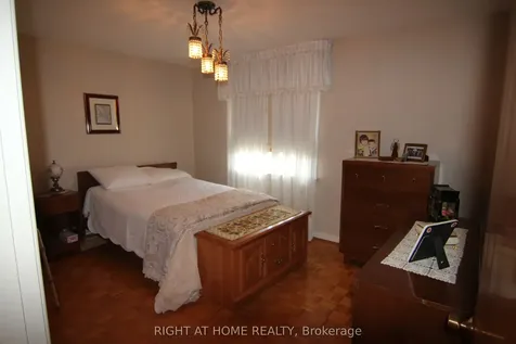 2 Manresa Lane Toronto ON M6L 1H4