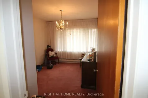 2 Manresa Lane Toronto ON M6L 1H4