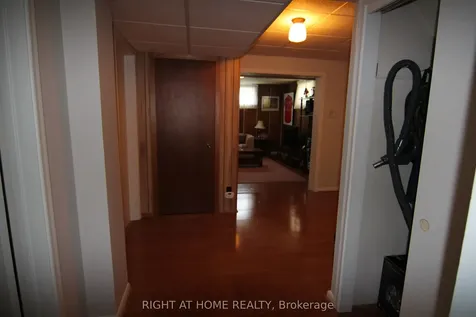 2 Manresa Lane Toronto ON M6L 1H4